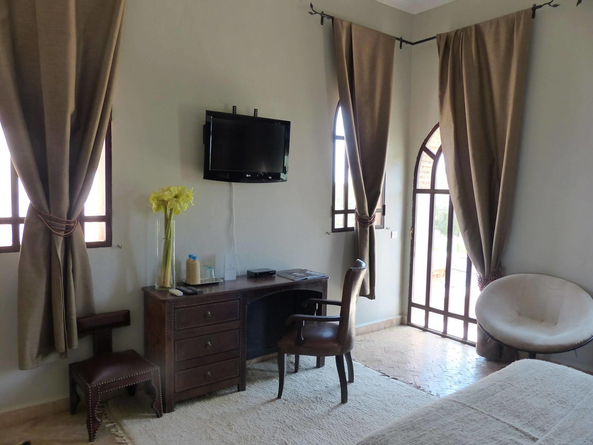 Le Cazar Hotel El Ain Exterior photo